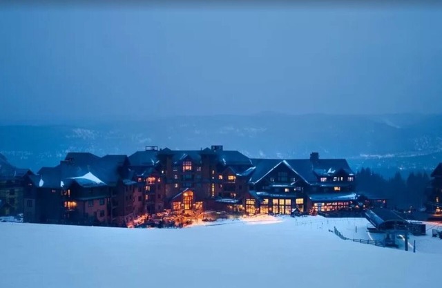 Spectacular slope side condo at Grand Lodge on Peak 7!