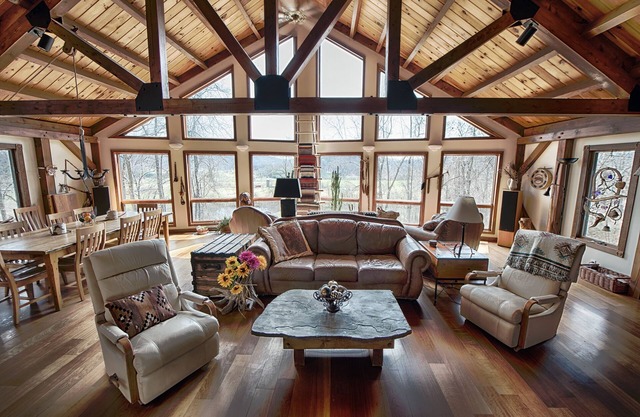 Spectacular Spirit Dancer 4 bedrooms, 1 den w/bed, Luxurious on 60 private acres