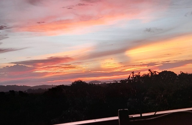 Spectacular sunsets from 2-bedroom house in welcoming Boca Chica with WiFi