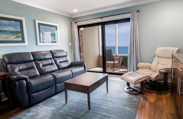 Spectacular Views & Comfortable Oceanfront 2 Bdrm