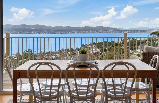 Spectacular Views - 5 Bedroom - Free Parking - Mount Nelson