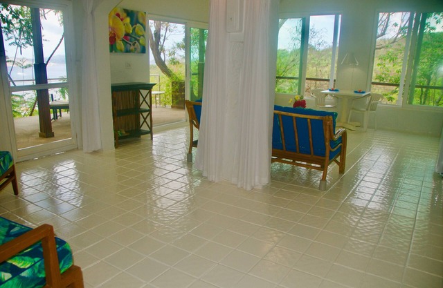 Spectacular Views Day and Night from Private Treetop Apartment