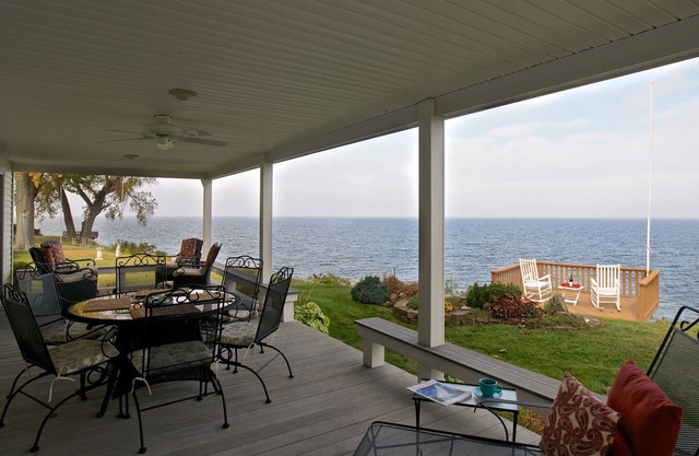 Spectacular Views! Near Niagara Falls NY! 5 Star! Breathtaking Sunsets!