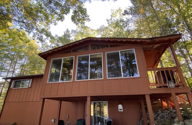 Spectacular waterfront setting, comfy cabin