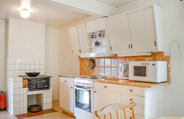 Spend a wonderful vacation close to nature in this well located cottage.