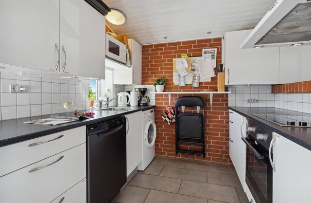 Spend an enjoyable vacation in this comfortable cottage near the sea.
