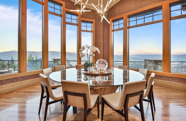 Spend the Holidays Here! Mountain Views, Private Hot Tub, Game Room and Theatre!