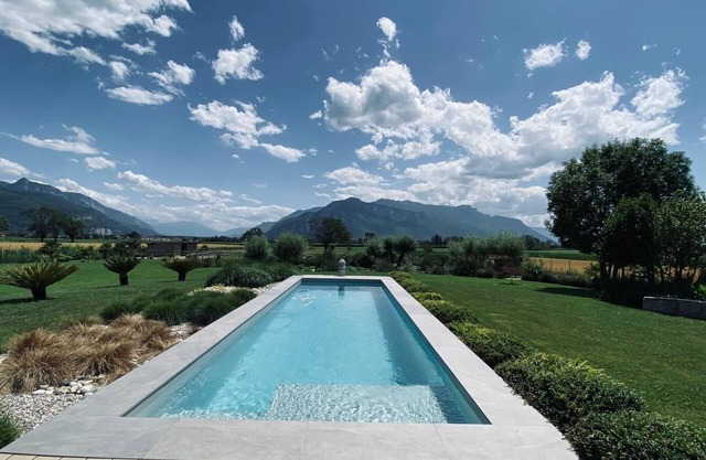 Splendid villa with pool in a haven of peace
