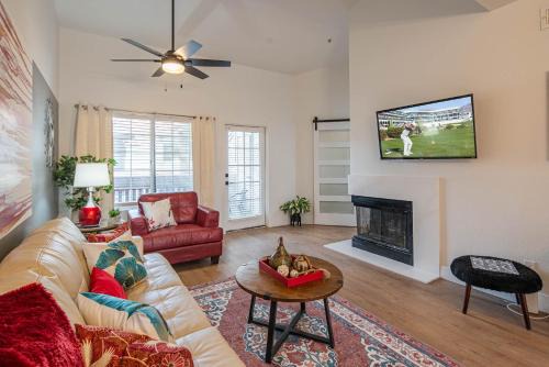Sport Court -Game Room -King Bed -2 Self-Check In H2162