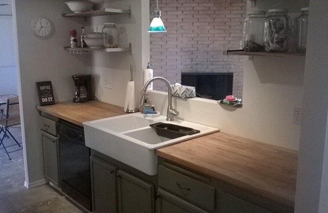 SPOTLESS REMODEL/BASEBALL AND AIRPORT 15 MIN. AWAY/CENTRAL PHOENIX!