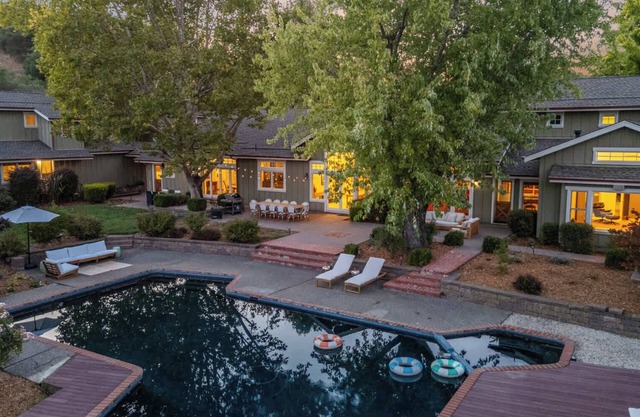 Sprawling Vineyard Estate - Pool, Hot Tub - Stunning Views!