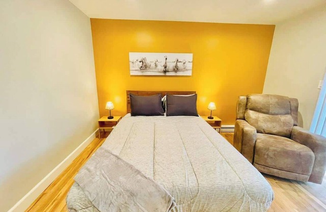 Spring Haven/Sleeps 16/3.5 Bath