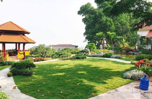 Spring House with Garden view