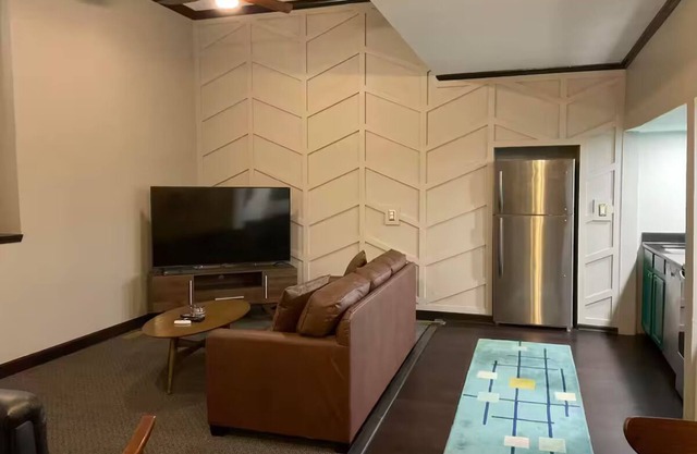 Square View Inn Suite 3