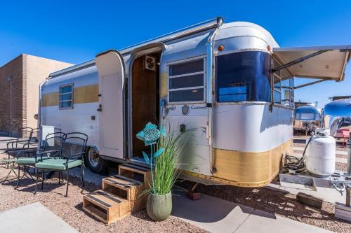 SS Mindy - A Unique Tombstone Stay