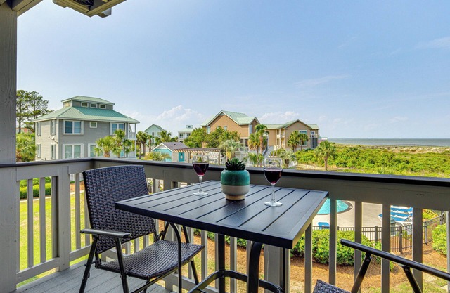 St Helena Island Condo - 1/2 Mi to Beach