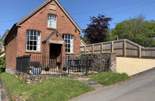 St Milburga Chapel - luxury holiday cottage with free EV charger