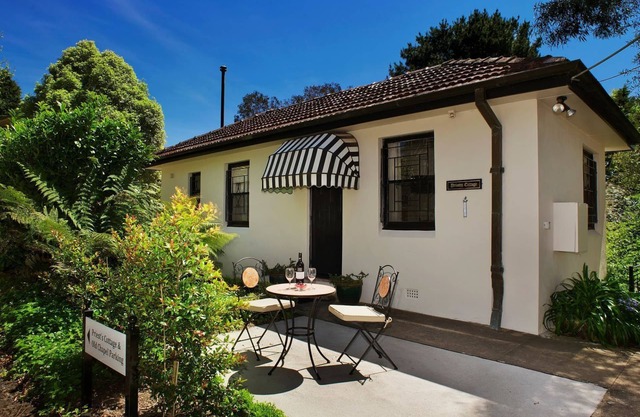 St Raphael - Priest's Cottage Leura