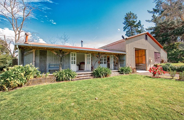 Stable Cottage; awaken to the sound of a river flowing over rapids.