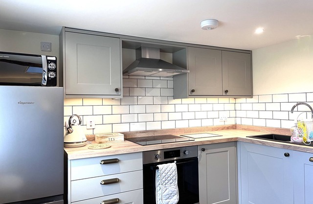 Stable Cottage - sleeps 4 guests in 2 bedrooms