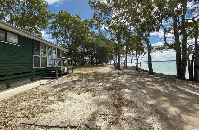 Stafford Hall - Burrum Heads- Riverfront- 3BR- Great Views