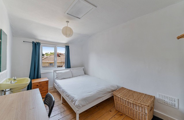Standard Single Room with Shared Bathroom