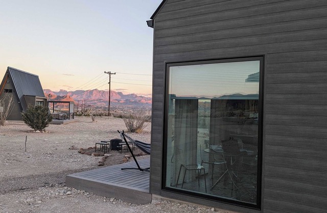 Stardust Luxury Cottage with loft & a great view