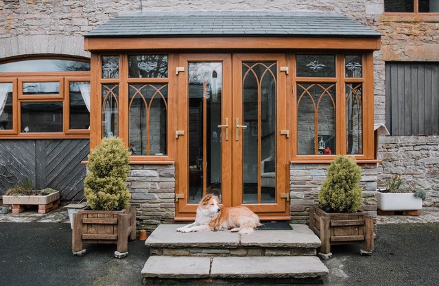 STARGAZER'S FIELD HOUSE, family friendly in Hay-On-Wye