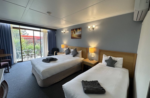 Statesman Motor Inn