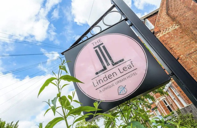 Station Road - Contemporary 1bedroom Flat with 1 double bed & ensuite bath