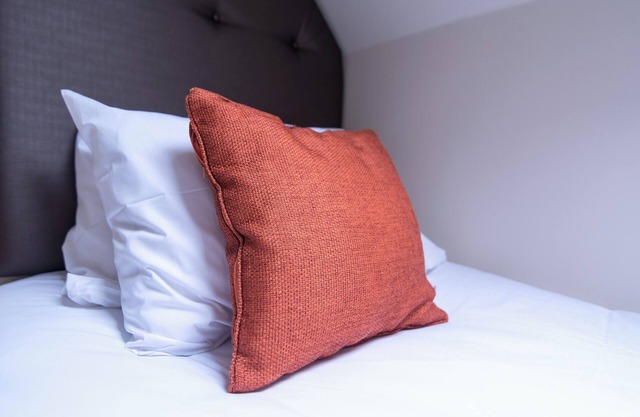 Station Road - Contemporary 1bedroom Flat with 1 single bed & ensuite bath