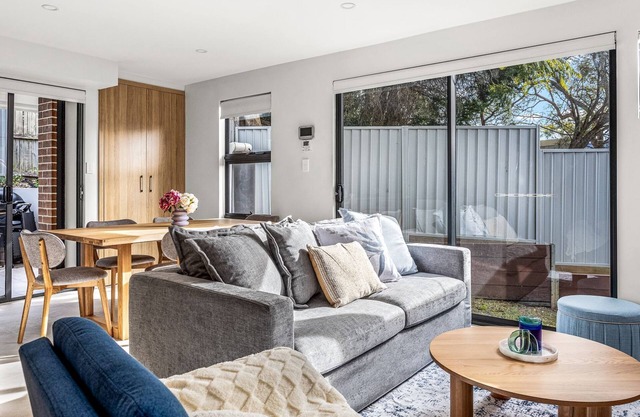 Station & Surf 3BR Wollongong Townhouse