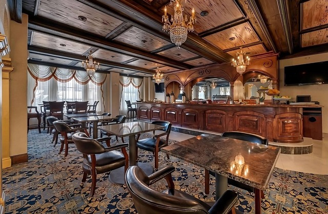 Stay and Explore: Downtown Tampa Awaits! 2 Rooms