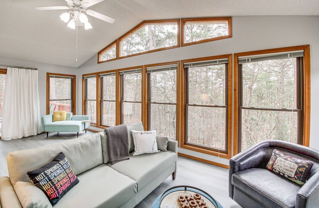 'stay and Play' - Hot Springs Village Home!