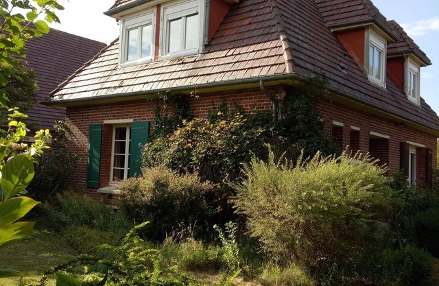 Stay at the cottage L'Escale WILDE by the sea in the heart of a charming village