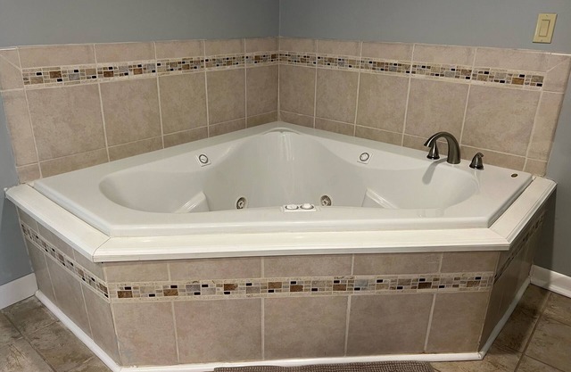 Stay In Ohiopyle by the trail with a jetted tub