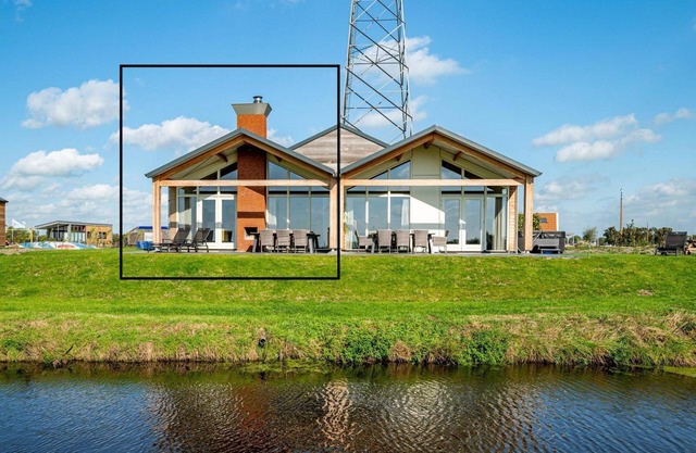 Stay in our attached Anchor 6 bungalow with panoramic views.