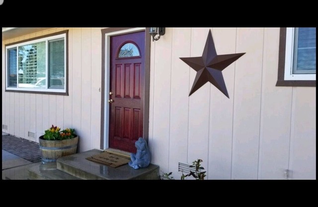 STAY IN PARADISE MINUTES AWAY FROM WINERIES