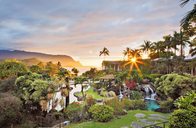 Stay in Style in Princeville! 4 Relaxing Units, Swimming Pool, Full Kitchen!