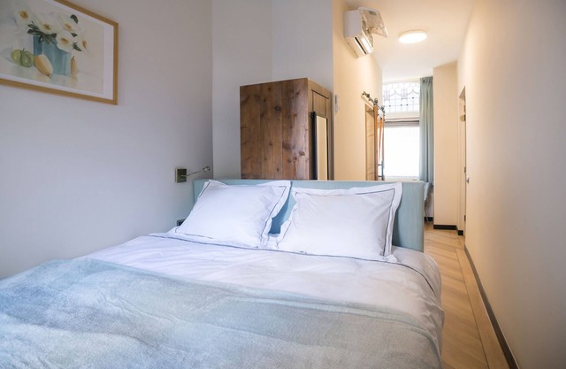 Stay in the center of Tilburg with fast Wi-Fi and an easy check-in