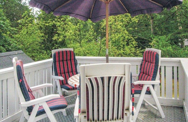 Stay in this cottage in Ystads Sandskog, just 1 km from the sea and the sandy beach. The house is co