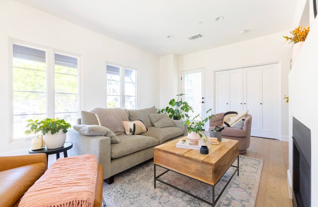 Stay near CalPoly in our downtown 2-bedroom condo