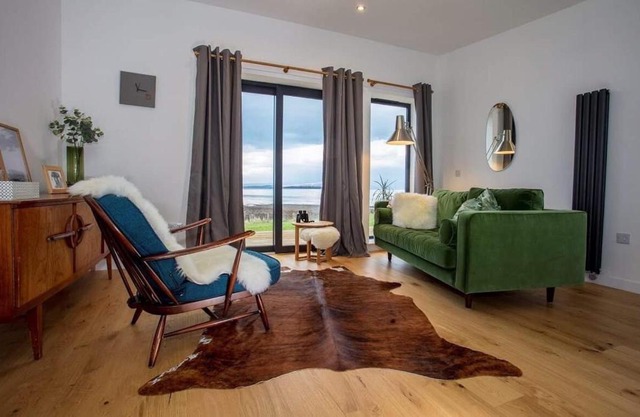 Stay on the Bay, Skye