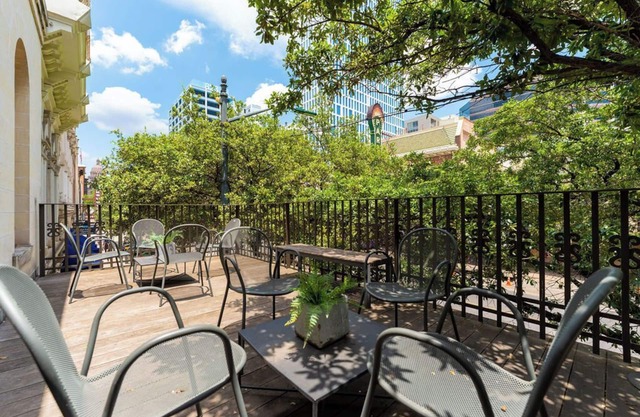 Stay & Play in Style: Iconic Views, Chef’s Kitchen, Game Room & Luxury Living