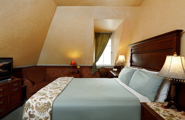 Stay with us and you'll see why we are ranked #1 lodging in Kalamazoo, MI.
