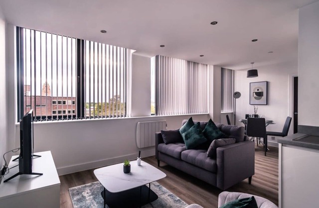 Stay Zeni, Alexandra Rise Manchester Slick 1 Bed
