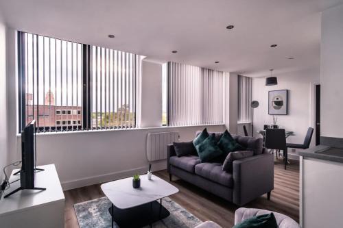 Stay Zeni, Alexandra Rise Manchester Slick 1 Bed