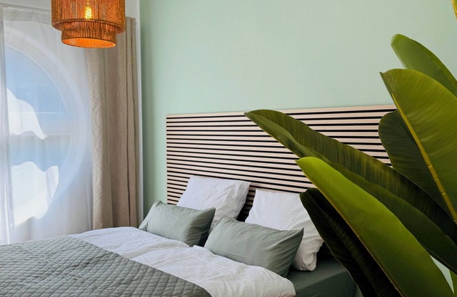 StayNature 3 BR App modern, quiet & central