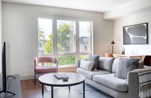Stellar Bellevue Jr 1BR w/Gym & Cafe, nr Restaurants, by Blueground
