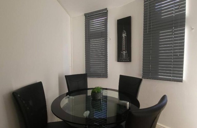 Steller Suite, 3 Single Beds